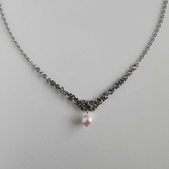 Vintage dainty pink pearl and silver necklace - Picture 5 of 8